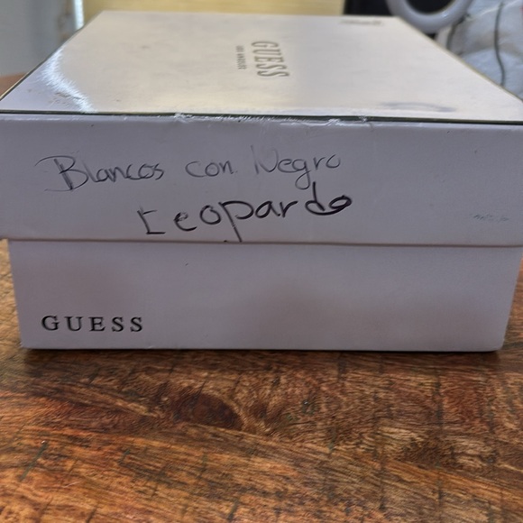 Guess Women's Honora Platform Pumps - Picture 12 of 12